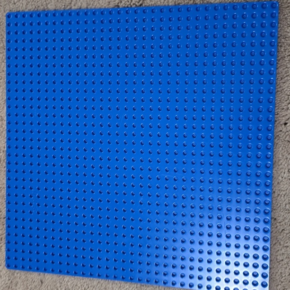 LEGO Blue Base Plate 32x32 Pegs - 10x10 Inches - Picture 3 of 3